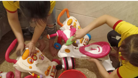 Vệ sinh sạch sẽ không gian vui chơi tại Funny Kids