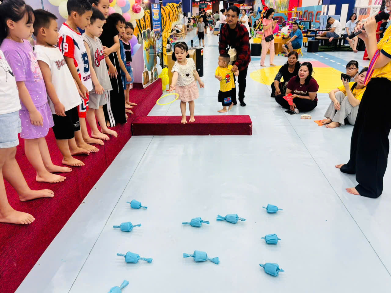 Một buổi vui chơi đúng nghĩa sau giờ học là cách tự nhiên nhất để nuôi dưỡng sức khỏe và tinh thần cho con.