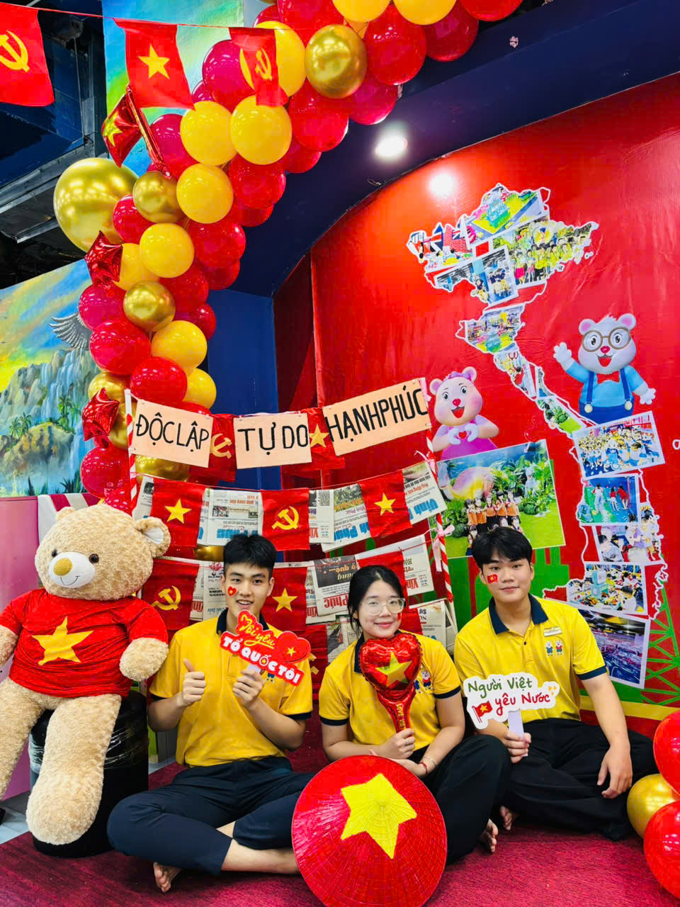 Đội ngũ nhân viên của Funny Kids luôn sẵn sàng đồng hành với các con trong mọi hoạt động