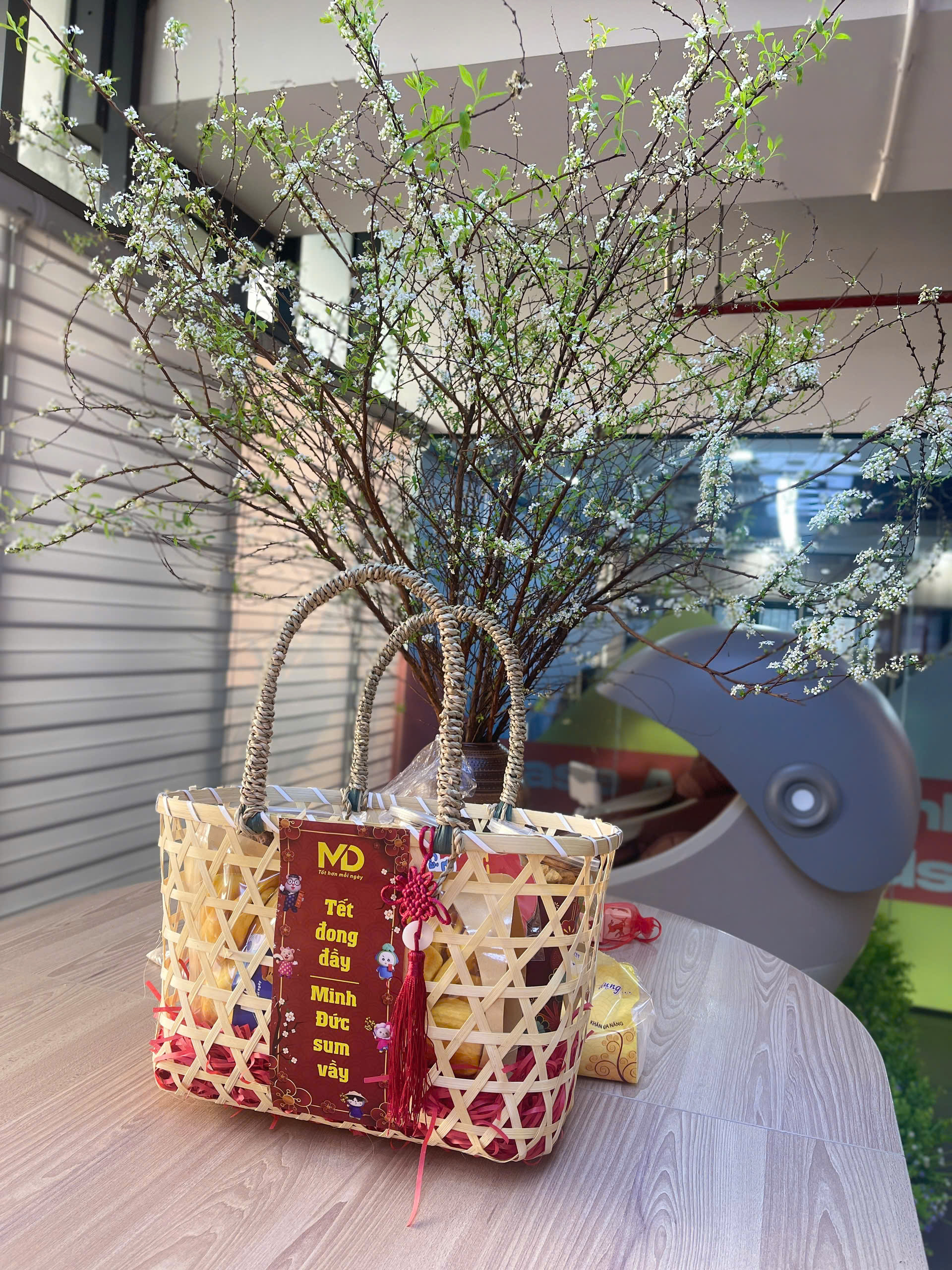 MINH ĐỨC TRAO GỬI QUÀ TẾT TỚI TOÀN THỂ CBNV