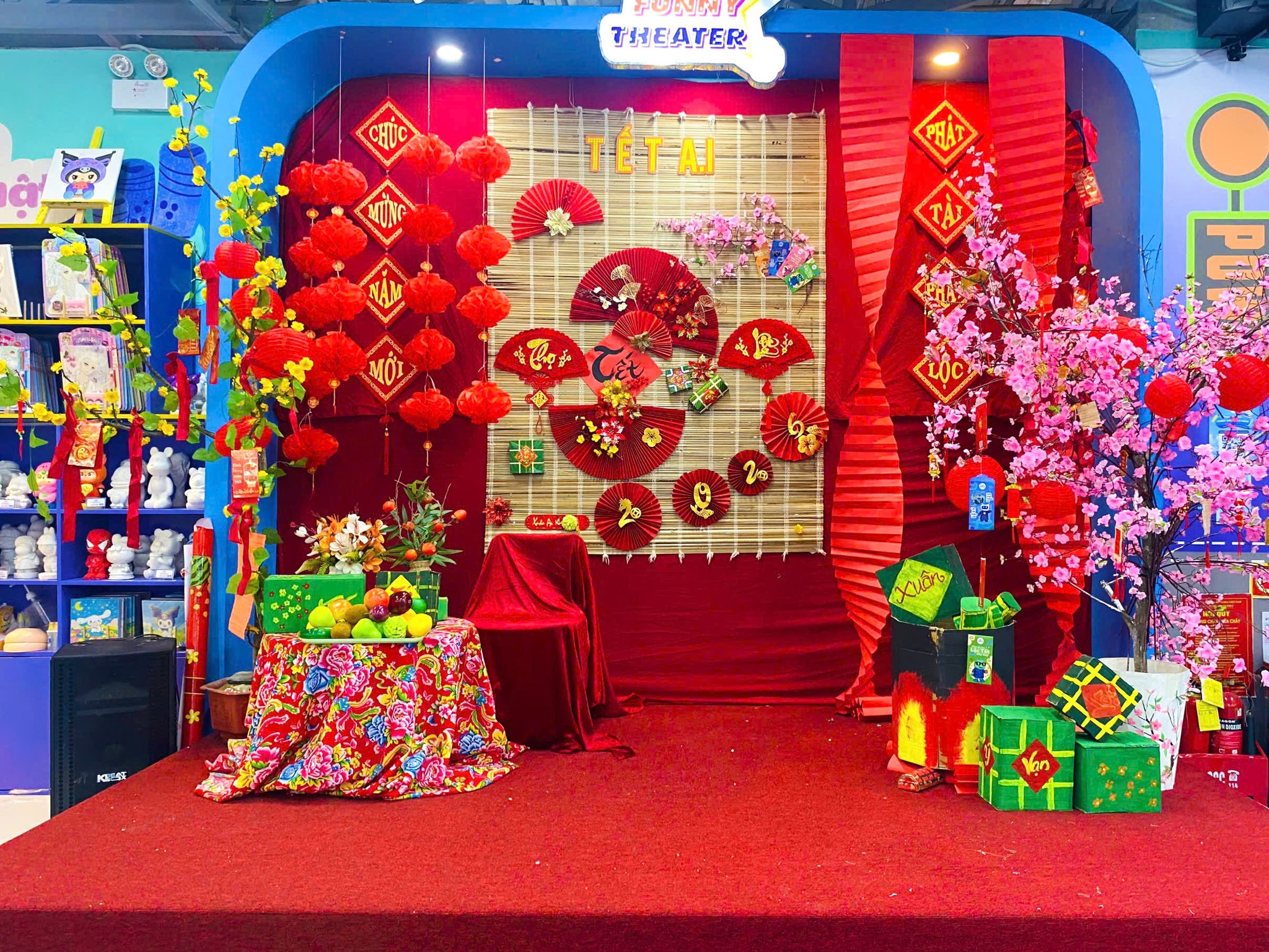 Không gian ngập tràn sắc xuân, điểm check-in rộn ràng