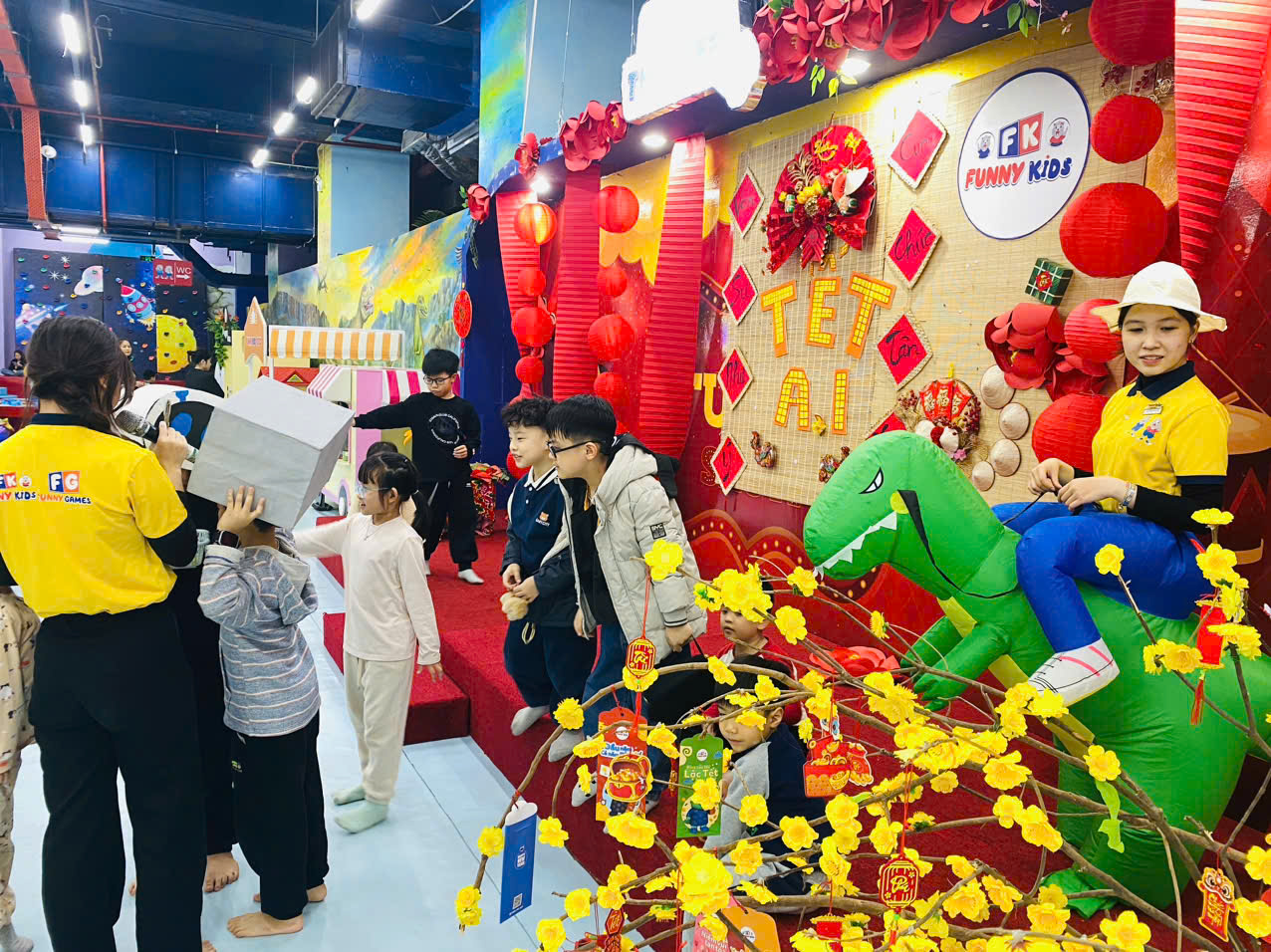 Rộn ràng các hoạt động vui chơi