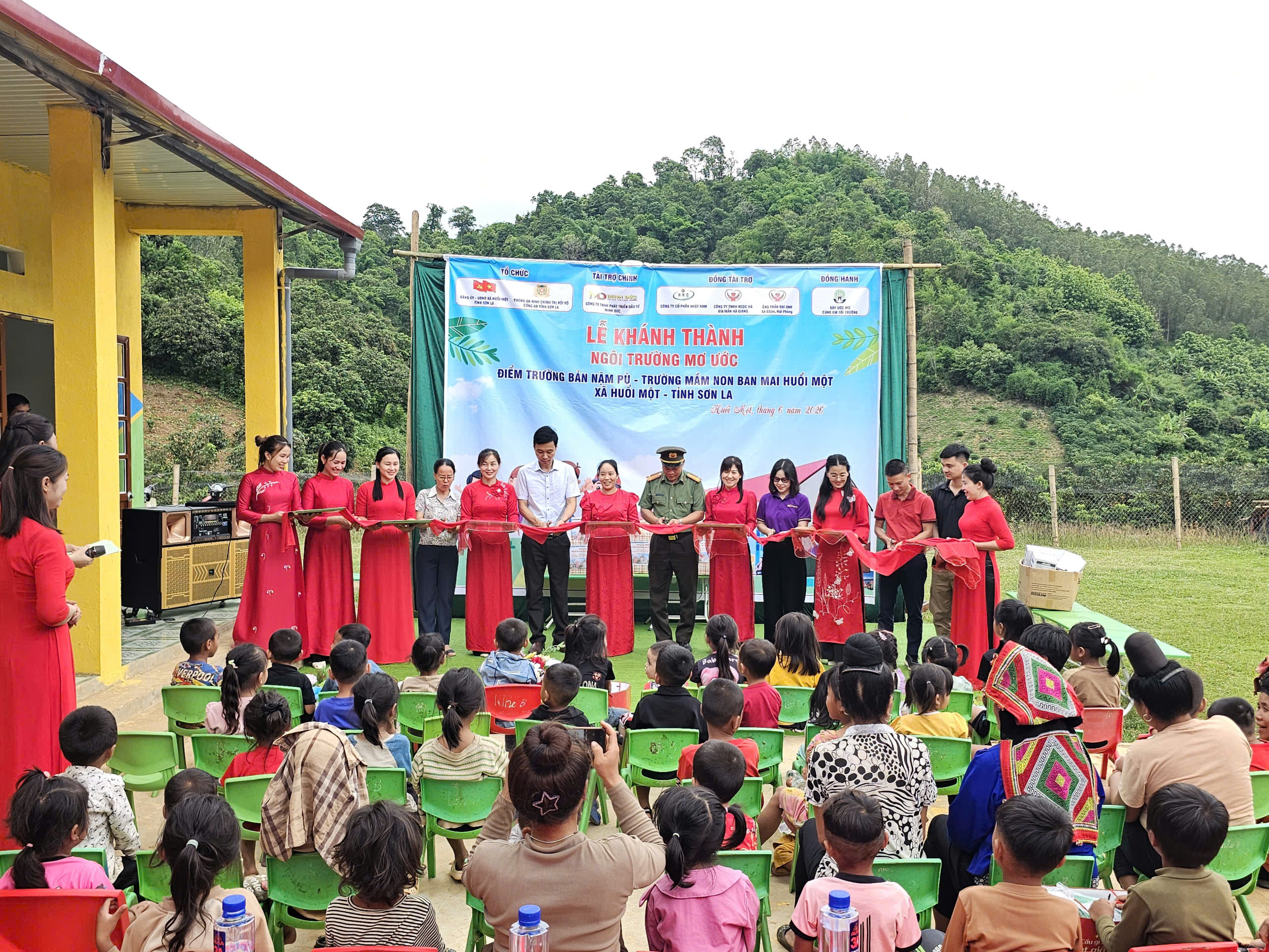 KHÁNH THÀNH ĐIỂM TRƯỜNG NẬM PÙ: THẮP SÁNG ƯỚC MƠ EM NHỎ